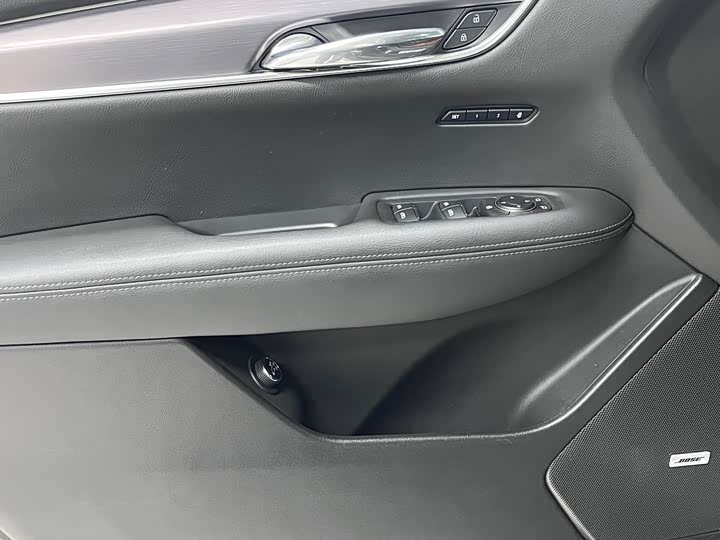 Фото 3 - Cadillac XT6