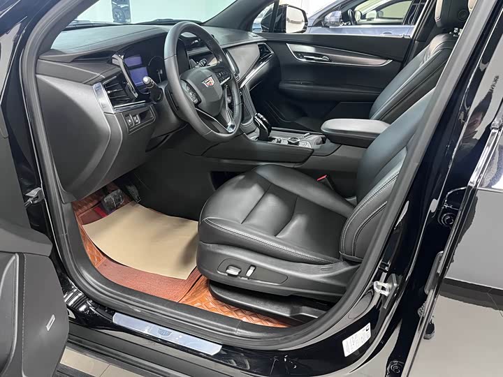 Фото 4 - Cadillac XT6