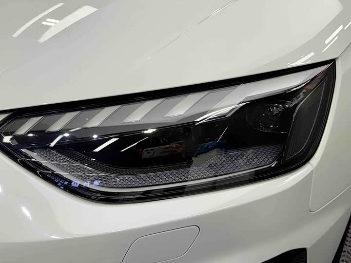 Фото 4 - Audi A4L