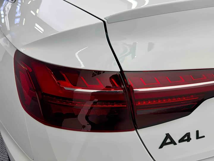 Фото 6 - Audi A4L