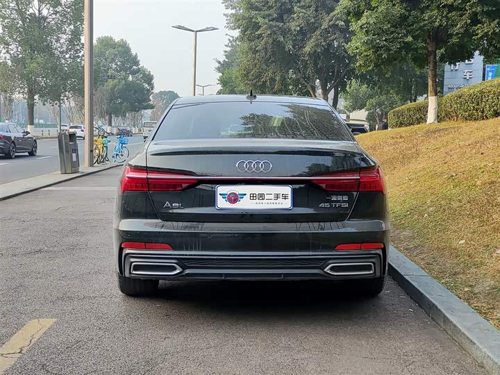 Фото 5 - Audi A6L