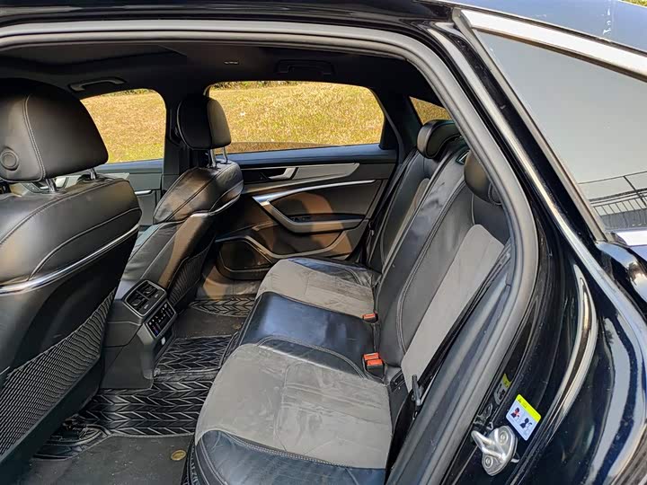 Фото 8 - Audi A6L