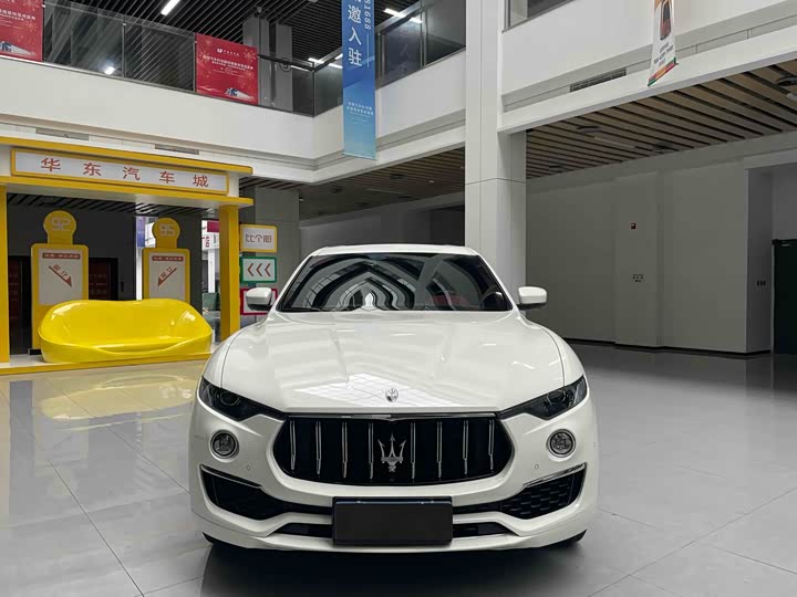 Фото 2 - Maserati Levante