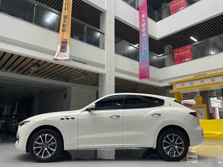 Фото 3 - Maserati Levante