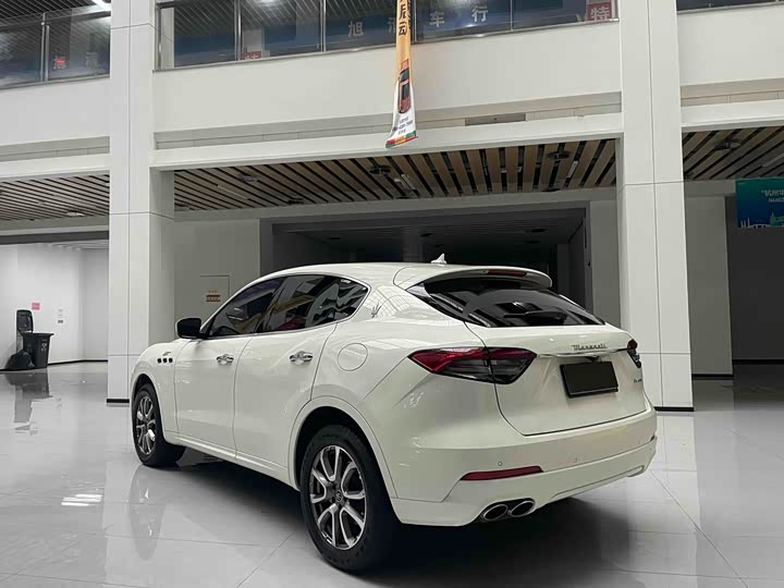 Фото 5 - Maserati Levante
