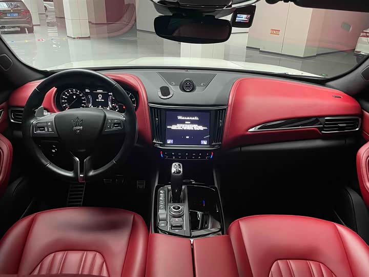 Фото 6 - Maserati Levante