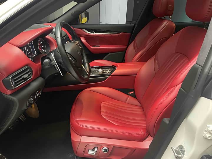 Фото 7 - Maserati Levante