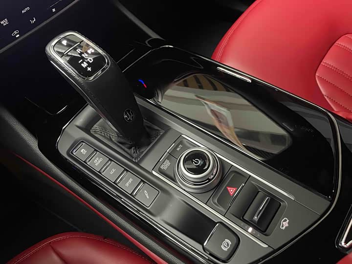 Фото 8 - Maserati Levante