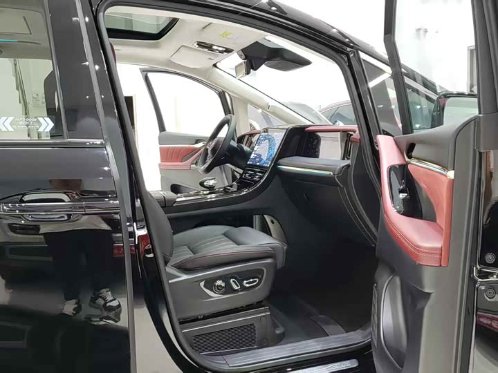 Фото 7 - GAC Trumpchi E9