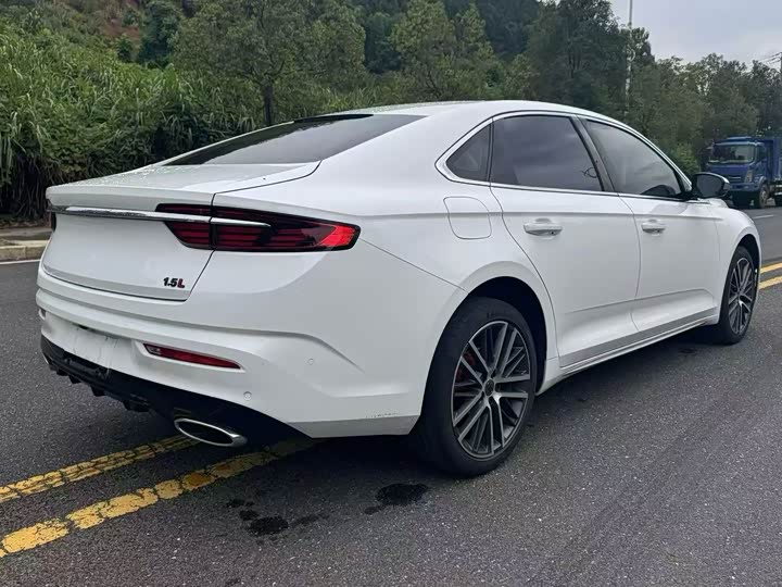 Фото 4 - Geely Preface