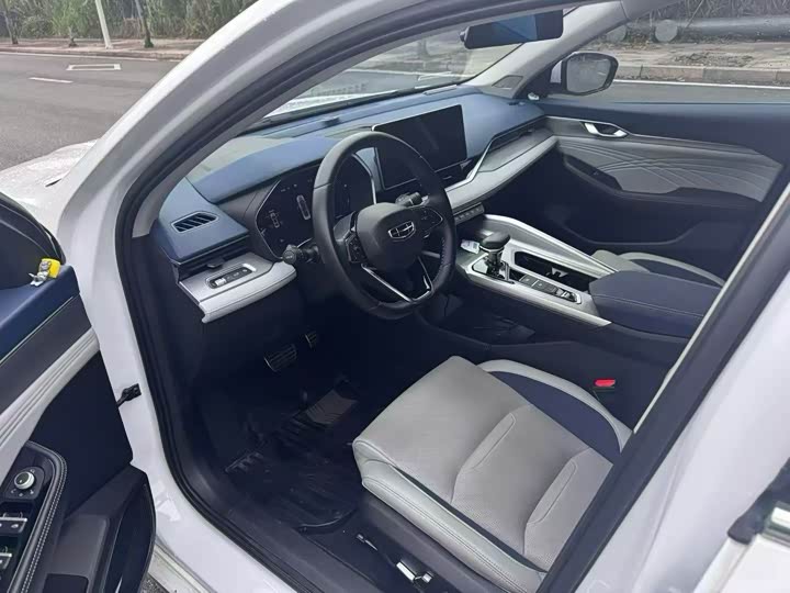 Фото 6 - Geely Preface