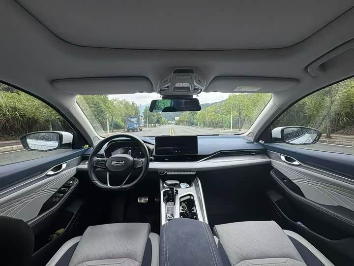 Фото 7 - Geely Preface