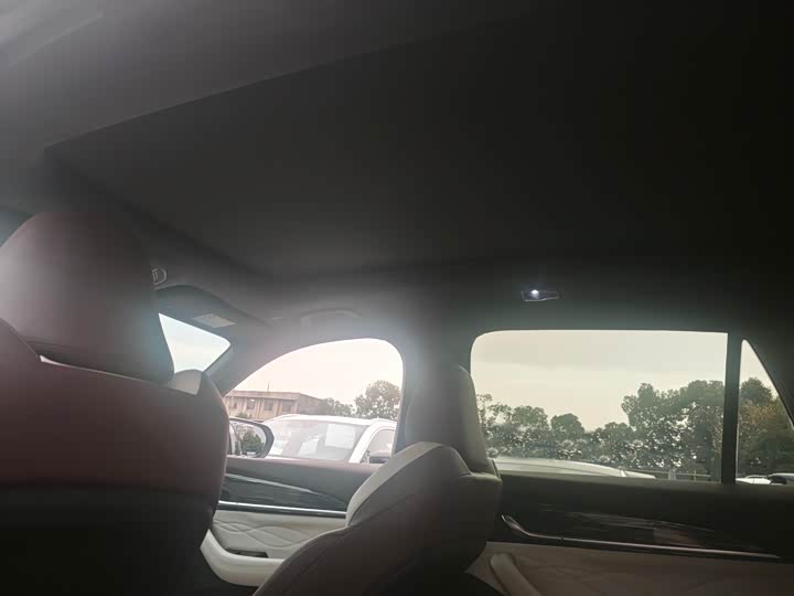 Фото 8 - Geely Monjaro