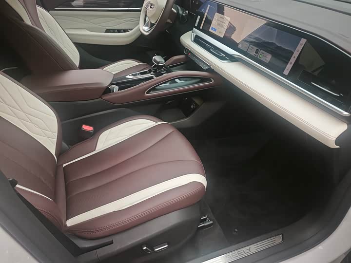 Фото 9 - Geely Monjaro