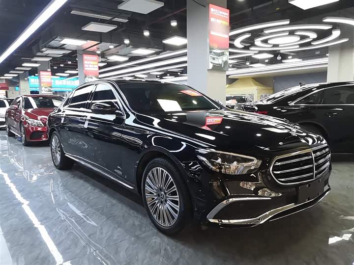 Фото 4 - Mercedes-Benz E-Class