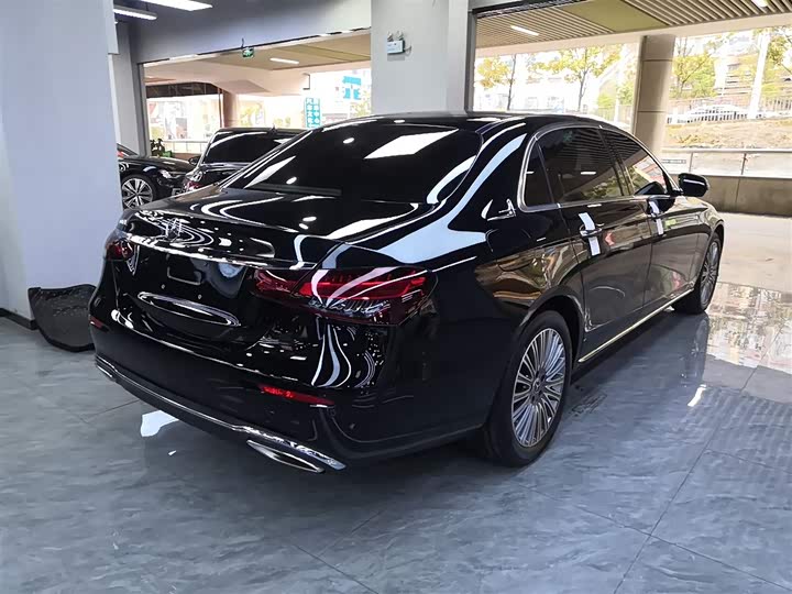 Фото 7 - Mercedes-Benz E-Class