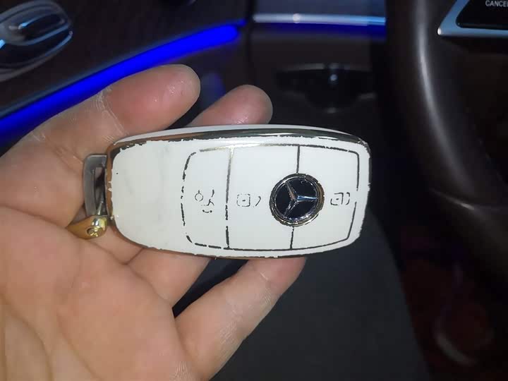 Фото 9 - Mercedes-Benz E-Class