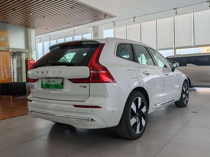 Фото 8 - Volvo XC60 Hybrid