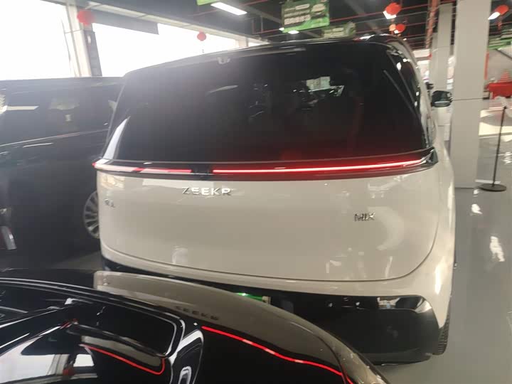 Фото 6 - Zeekr Mix