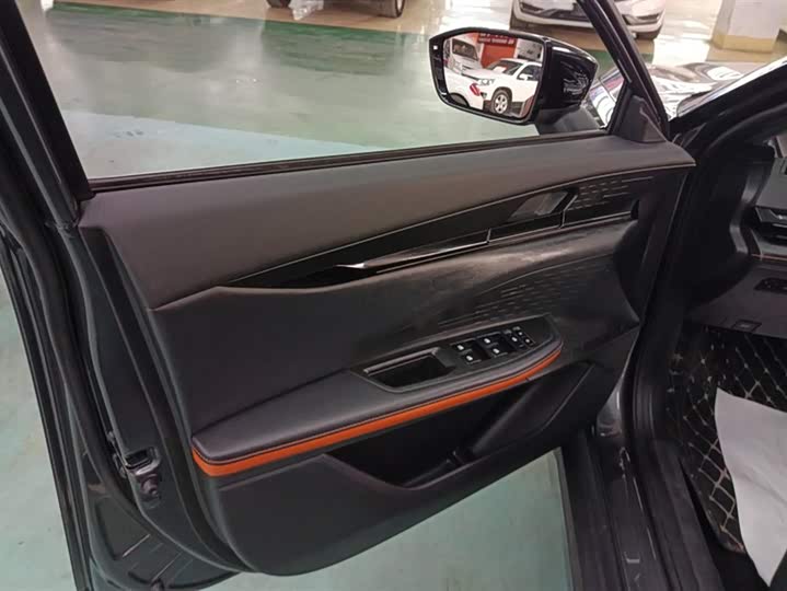 Фото 7 - Changan UNI-V Hybrid