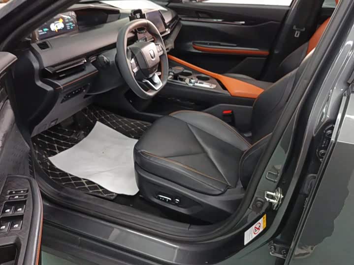 Фото 9 - Changan UNI-V Hybrid