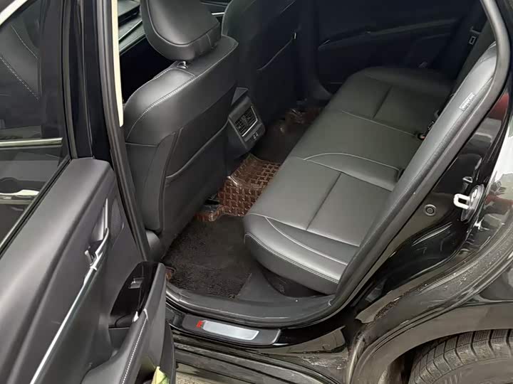 Фото 5 - Toyota Camry