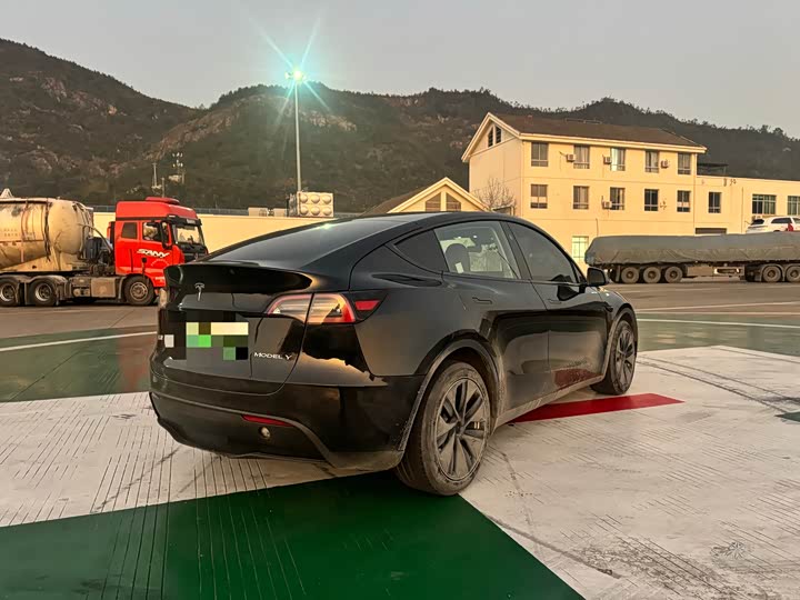 Фото 4 - Tesla Model Y