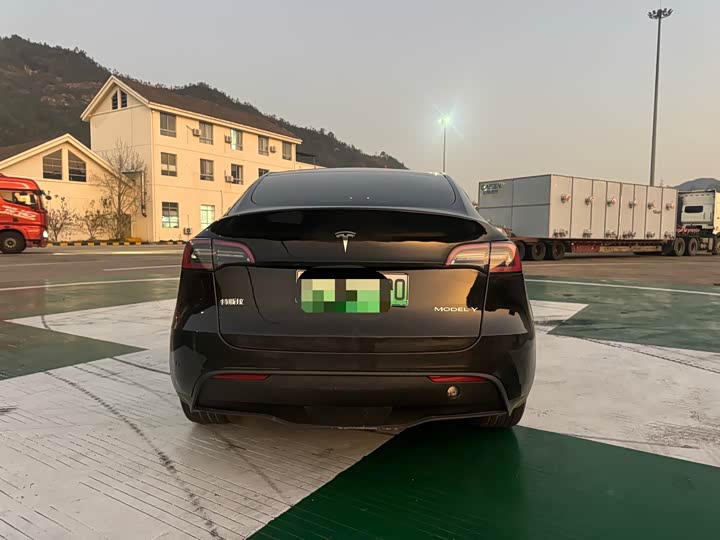 Фото 5 - Tesla Model Y