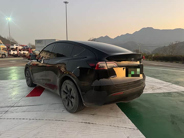 Фото 6 - Tesla Model Y