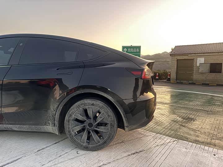 Фото 9 - Tesla Model Y
