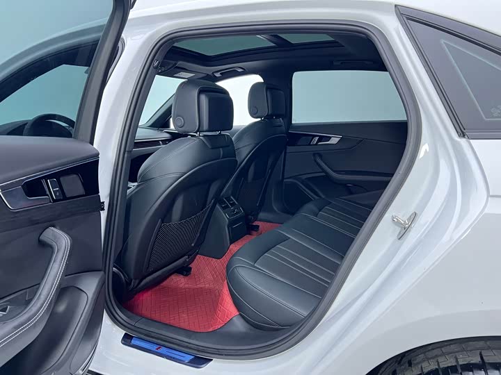 Фото 6 - Audi A4L