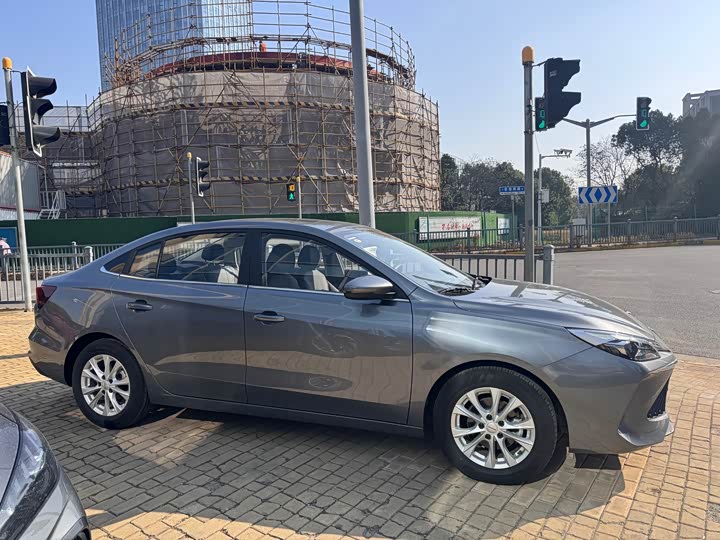 Фото 4 - Roewe i5