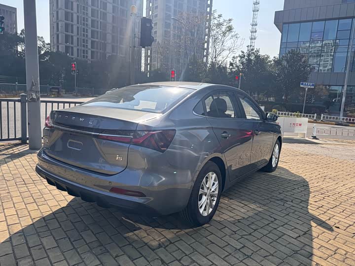 Фото 5 - Roewe i5