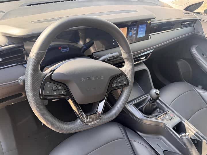 Фото 9 - Roewe i5