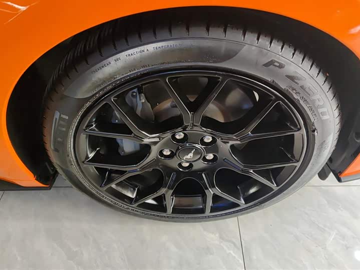 Фото 6 - Ford Mustang