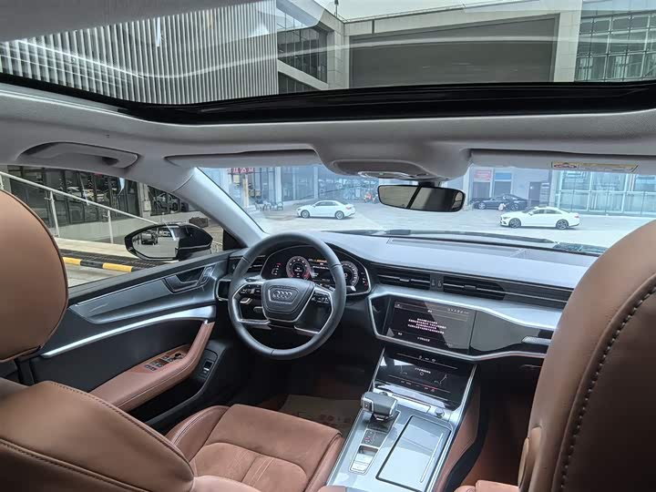 Фото 8 - Audi A7L