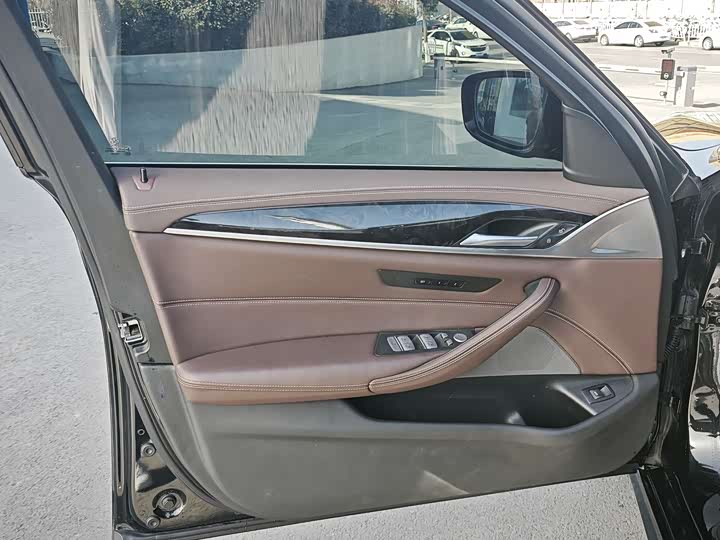 Фото 6 - BMW 5 Series