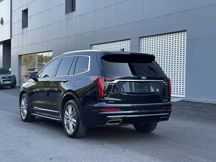 Фото 9 - Cadillac XT6