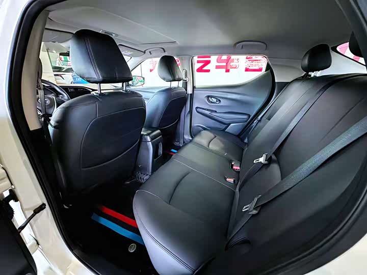 Фото 6 - Nissan Lannia