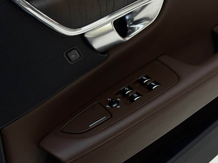 Фото 9 - Volvo S90