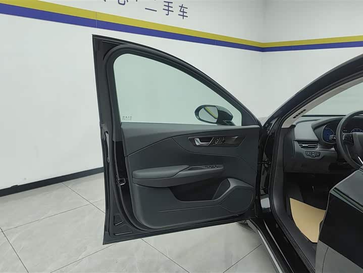 Фото 7 - Hongqi E-QM5