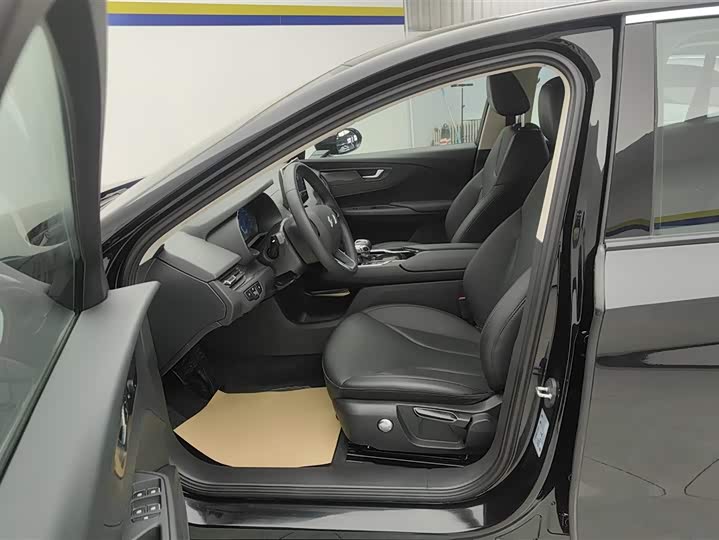 Фото 9 - Hongqi E-QM5