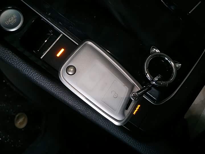 Фото 8 - Volkswagen Sagitar L