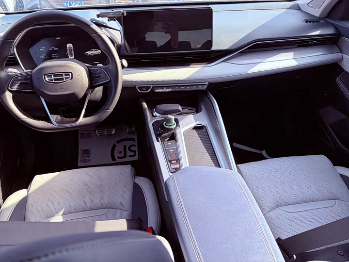 Фото 8 - Geely Preface