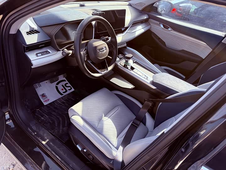 Фото 9 - Geely Preface