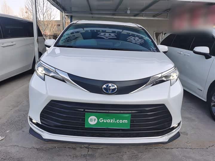 Фото 3 - Toyota Sienna