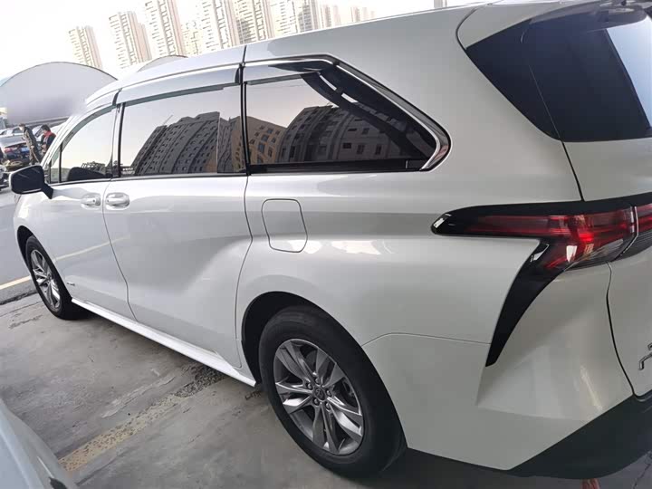 Фото 5 - Toyota Sienna