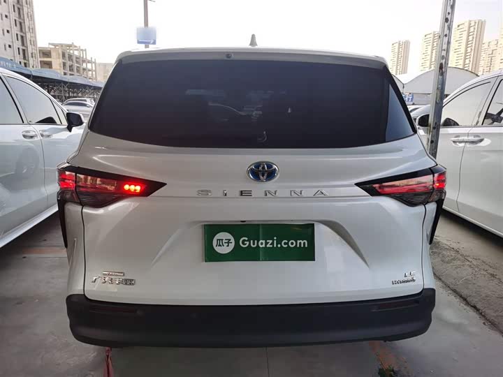 Фото 6 - Toyota Sienna