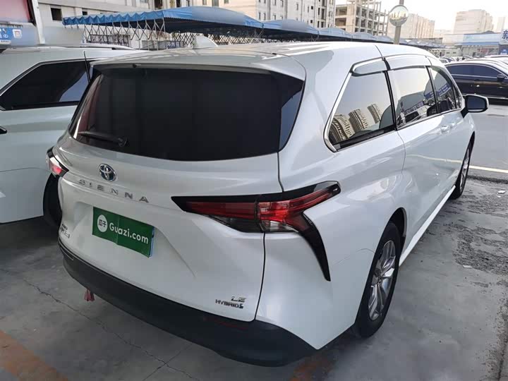 Фото 7 - Toyota Sienna