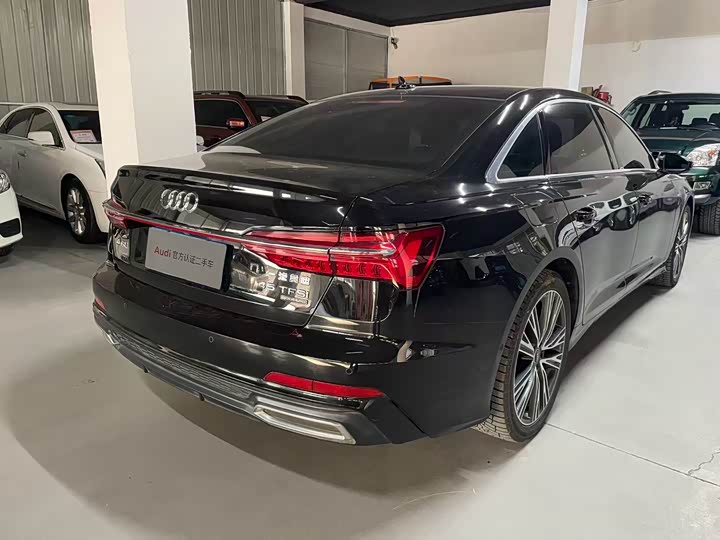 Фото 4 - Audi A6L